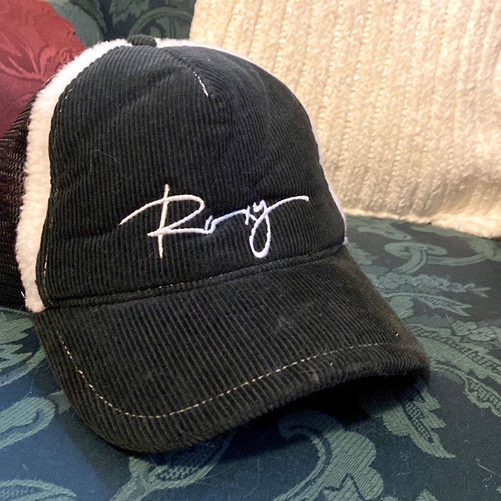 🌸ROXY corduroy, trucker hat. Black and white.
